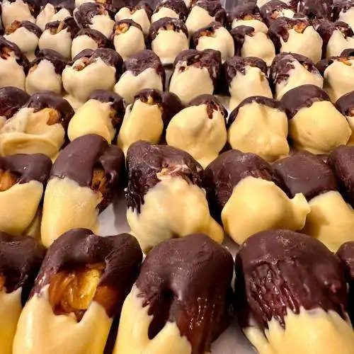 Mango Chocolate Dates