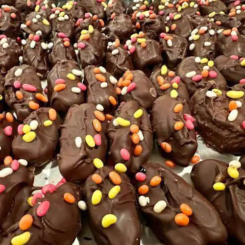 Paan Chocolate Dates